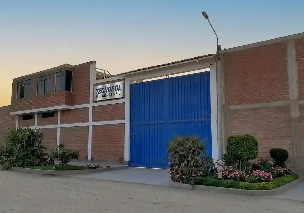 fachada menor tecnobol